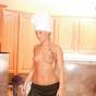 Linda cocinera Casey Parker preparando crema