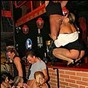 Mujeres borrachas en el pub