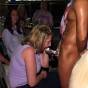 Ebrias comen pichas en la discoteca